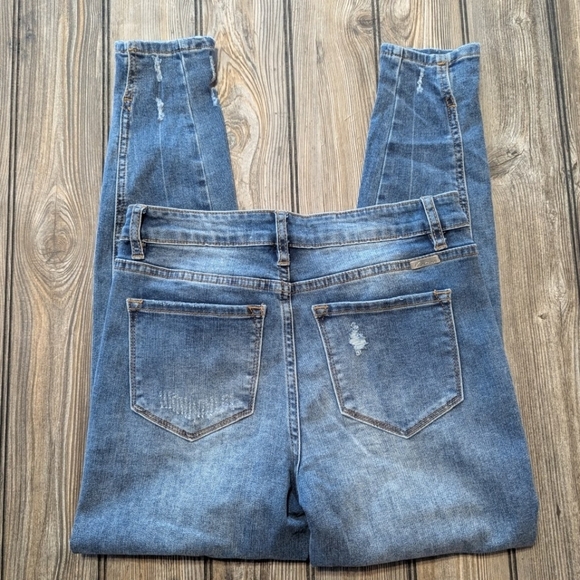 KanCan size 5/26 skinny jeans with button fly and unique tapered legs/seams - Picture 4 of 11